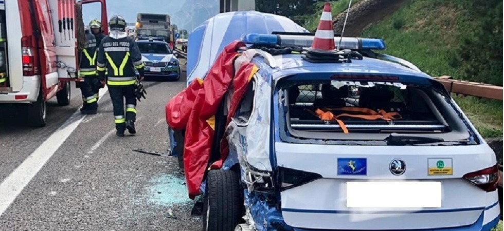 Era ubriaco il camionista che ha travolto e schiacciato la pattuglia della polizia in A22